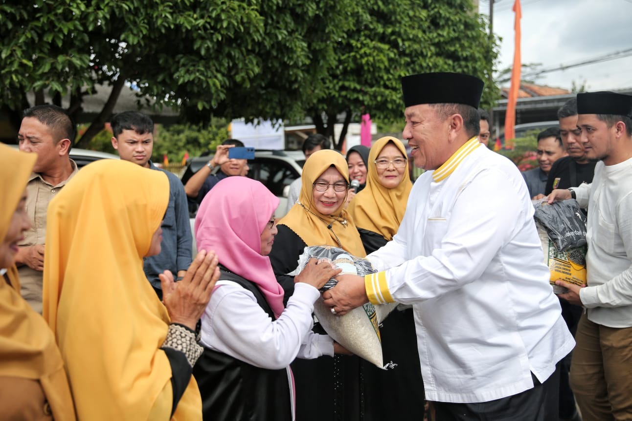 Gubernur Arinal Tinjau Operasi Pasar Murah di Kampung Adi Jaya Lamteng