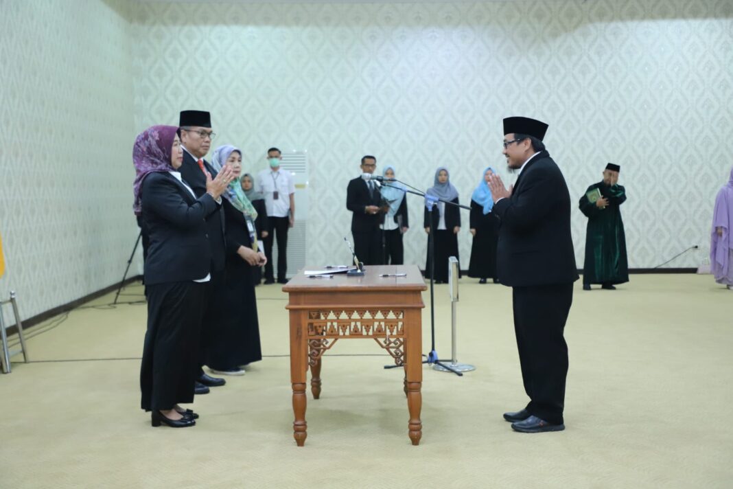 Rektor Unila Kukuhkan Barisan Wadek Baru FMIPA