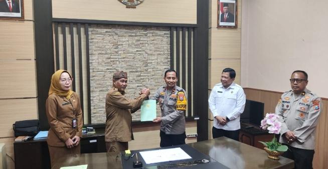 Pemkab Probolinggo Terima 131 Sertifikat Aset