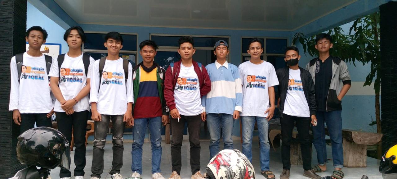 Tim Bandarlampung Bahagia Bagikan Permen Gratis ke Warga