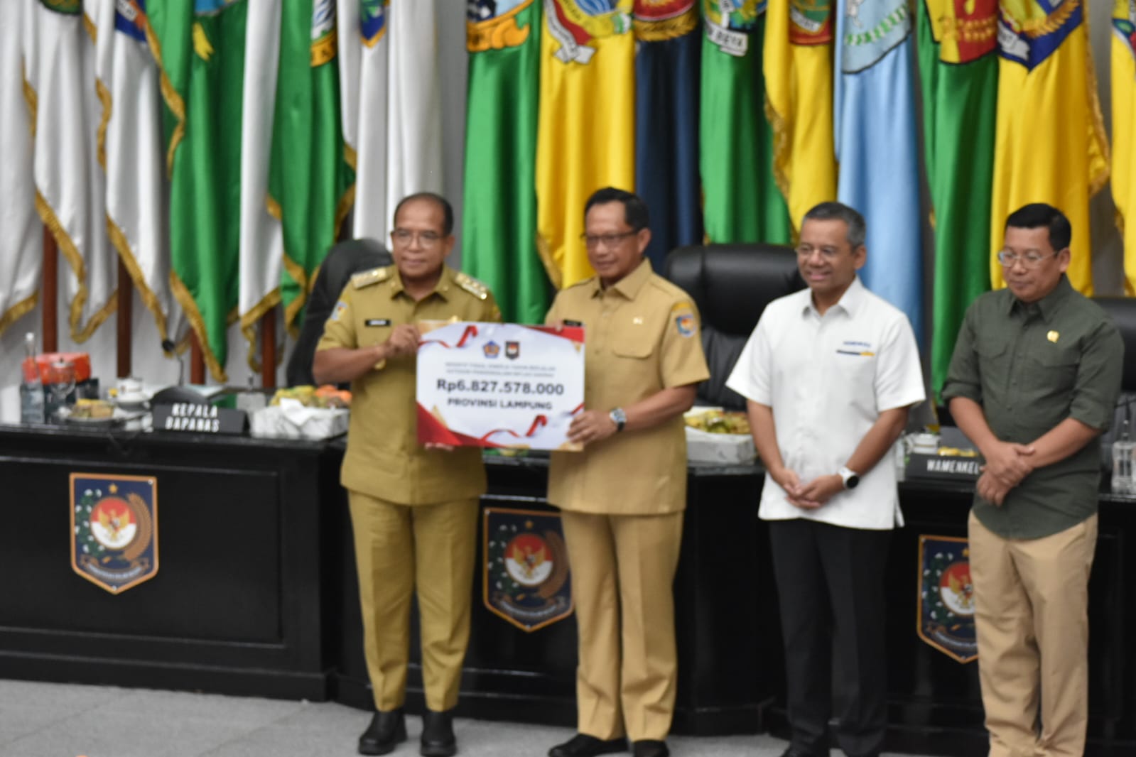 Pj Gubernur Lampung Terima Insentif Fiskal Pengendalian Inflasi Daerah