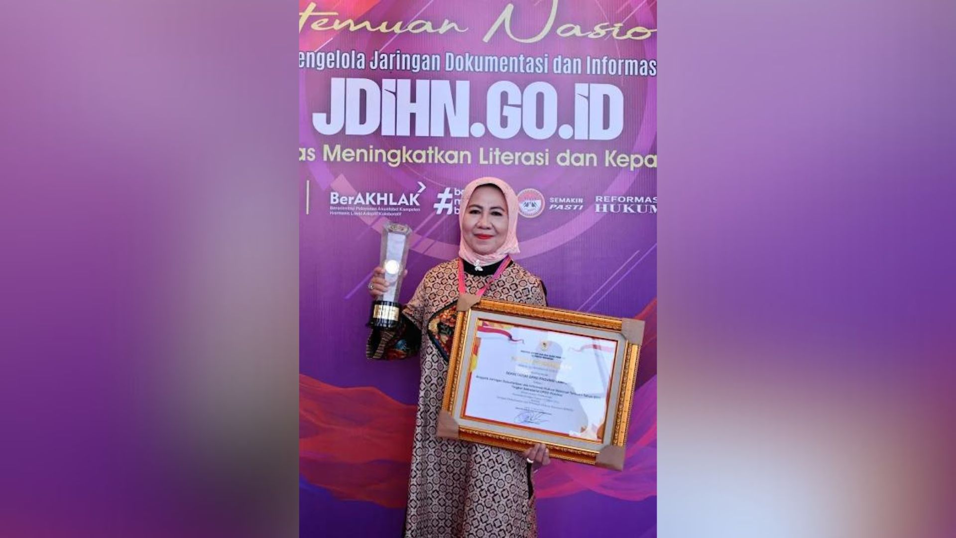 Sekretariat DPRD Lampung Kembali Raih Penghargaan Terbaik 1 Pengelolaan JDIH Tingkat Nasional