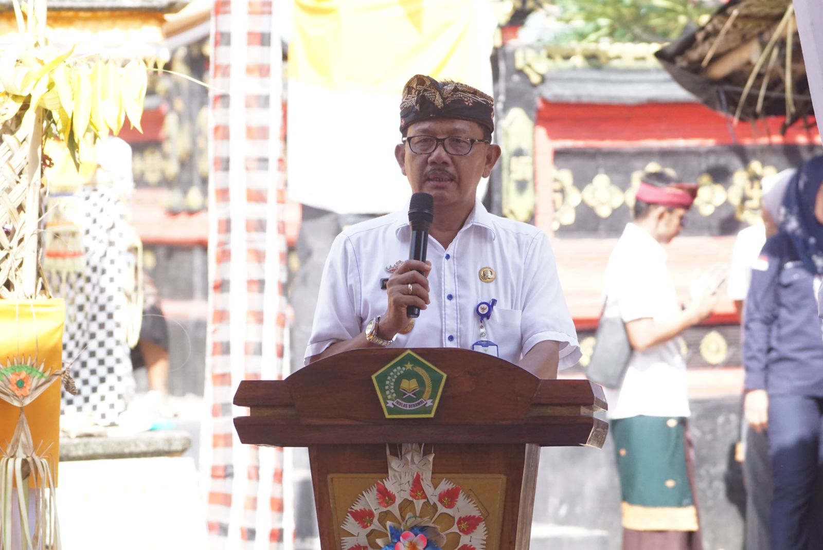 Bupati Agus Istiqlal Tekankan Pentingnya Pelestarian Budaya di Upacara Pujawali Marang