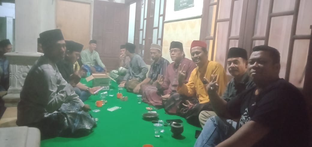 Tim AMP Sumberasih Rayakan Kemenangan Gus Haris-Ra Fahmi dengan Selamatan