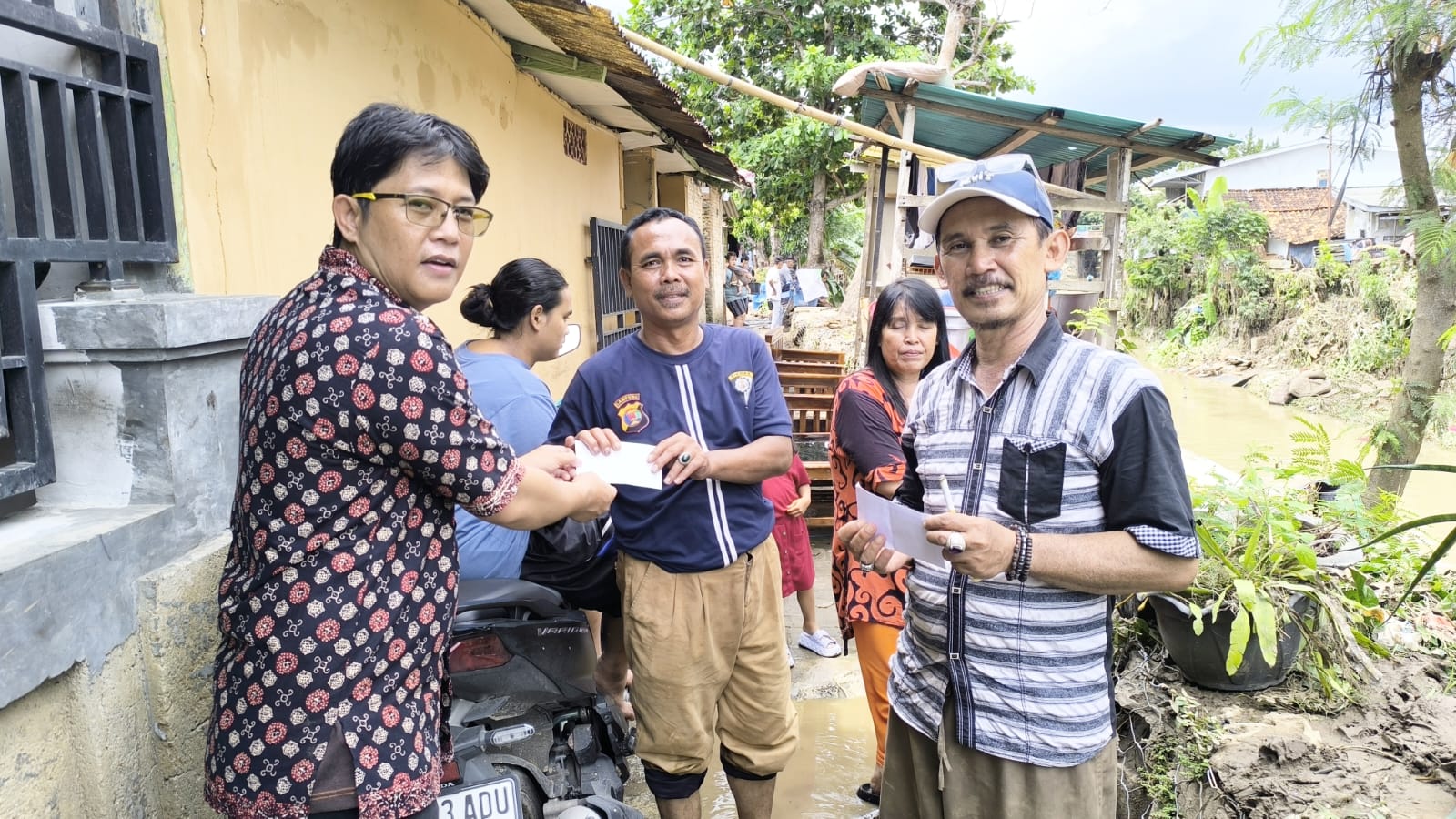 Taring Lampung Bantu Korban Terdampak Banjir di Kota Bandar Lampung