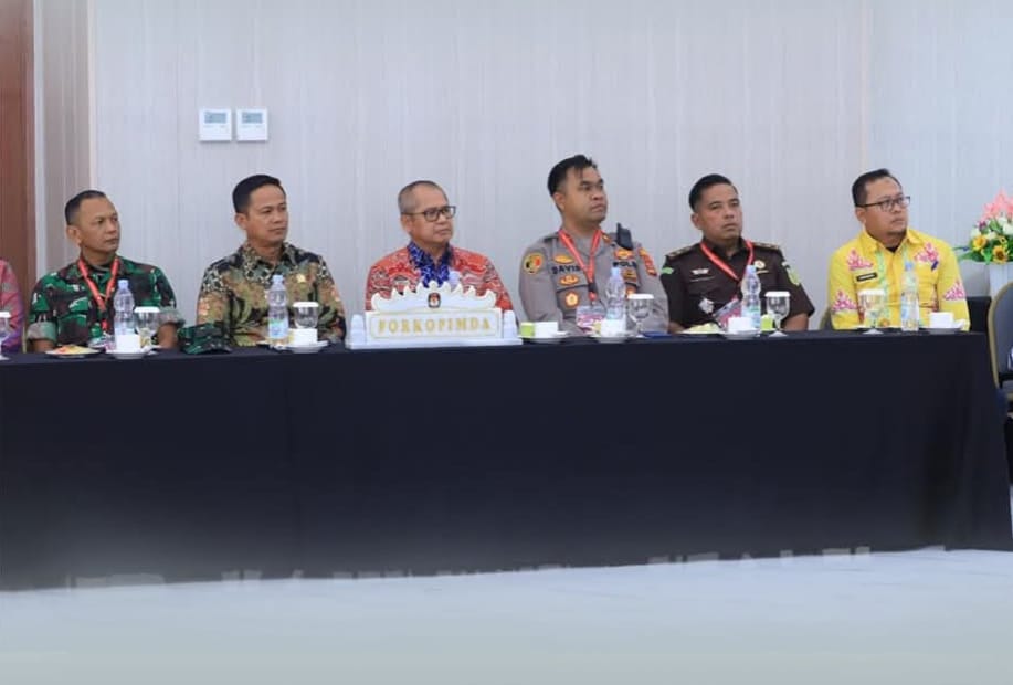 Pj Bupati Tulang Bawang Ferli Yuledi Hadiri Rapat Pleno KPU, Ucapkan Selamat kepada Paslon Terpilih