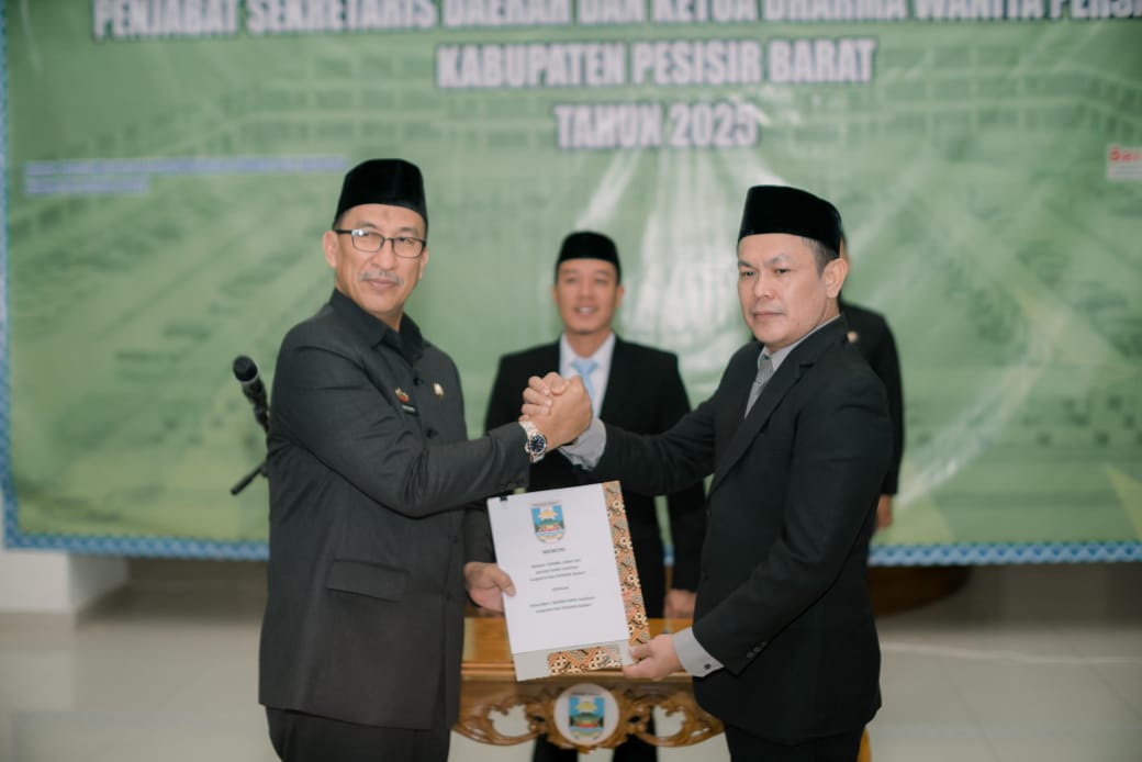 Tedi Zadmiko Resmi Jabat Pj Sekda Pesisir Barat