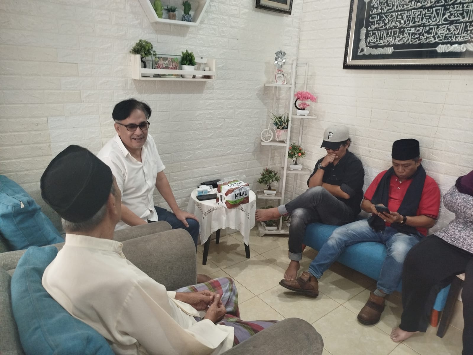 Pemred Club Santuni Anak Yatim Piatu Korban Kecelakaan dan Covid-19