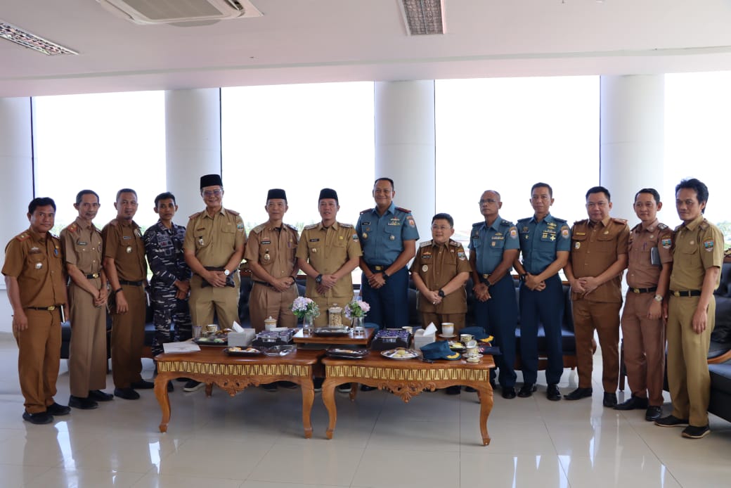 Bupati Pesibar Sambut Hangat Kunker Danlanal Lampung, Bahas Sinergi Pengamanan Laut