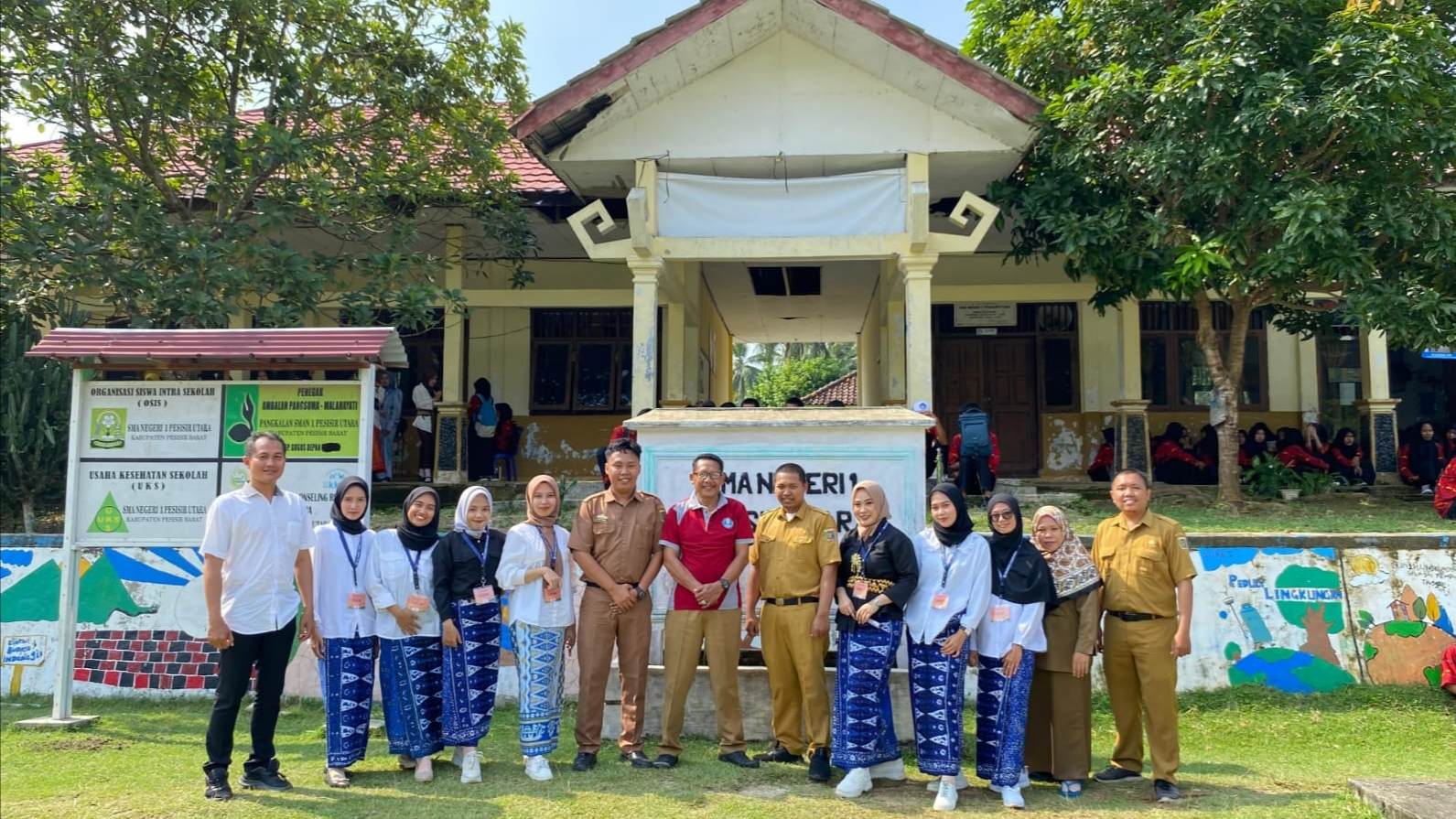 SMA Negeri 1 Pesisir Utara Rayakan Pawai Kemenangan