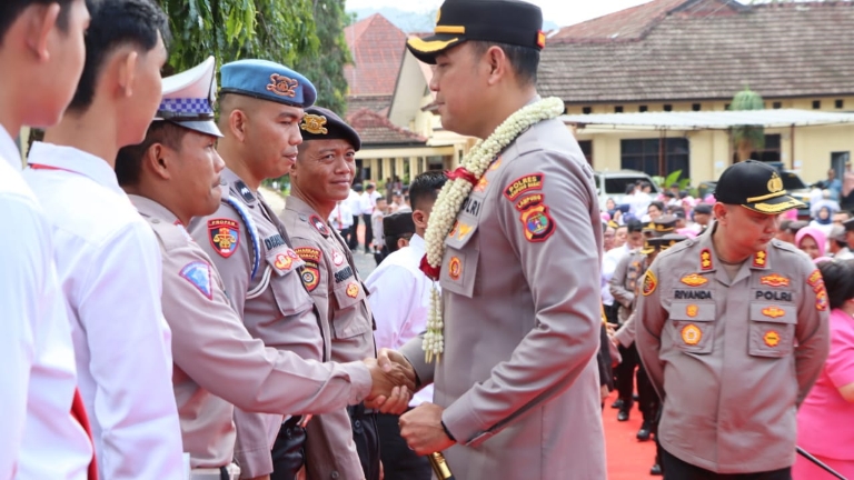 Kapolres Tanggamus Berganti, Suasana Haru Menyelimuti Prosesi Pelepasan