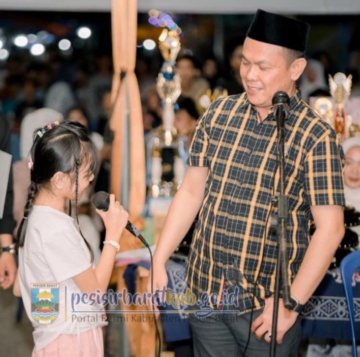 Pj Sekda Hadiri Kakiceran di Lemong, Ajang Silaturahmi Masyarakat Pesisir Barat