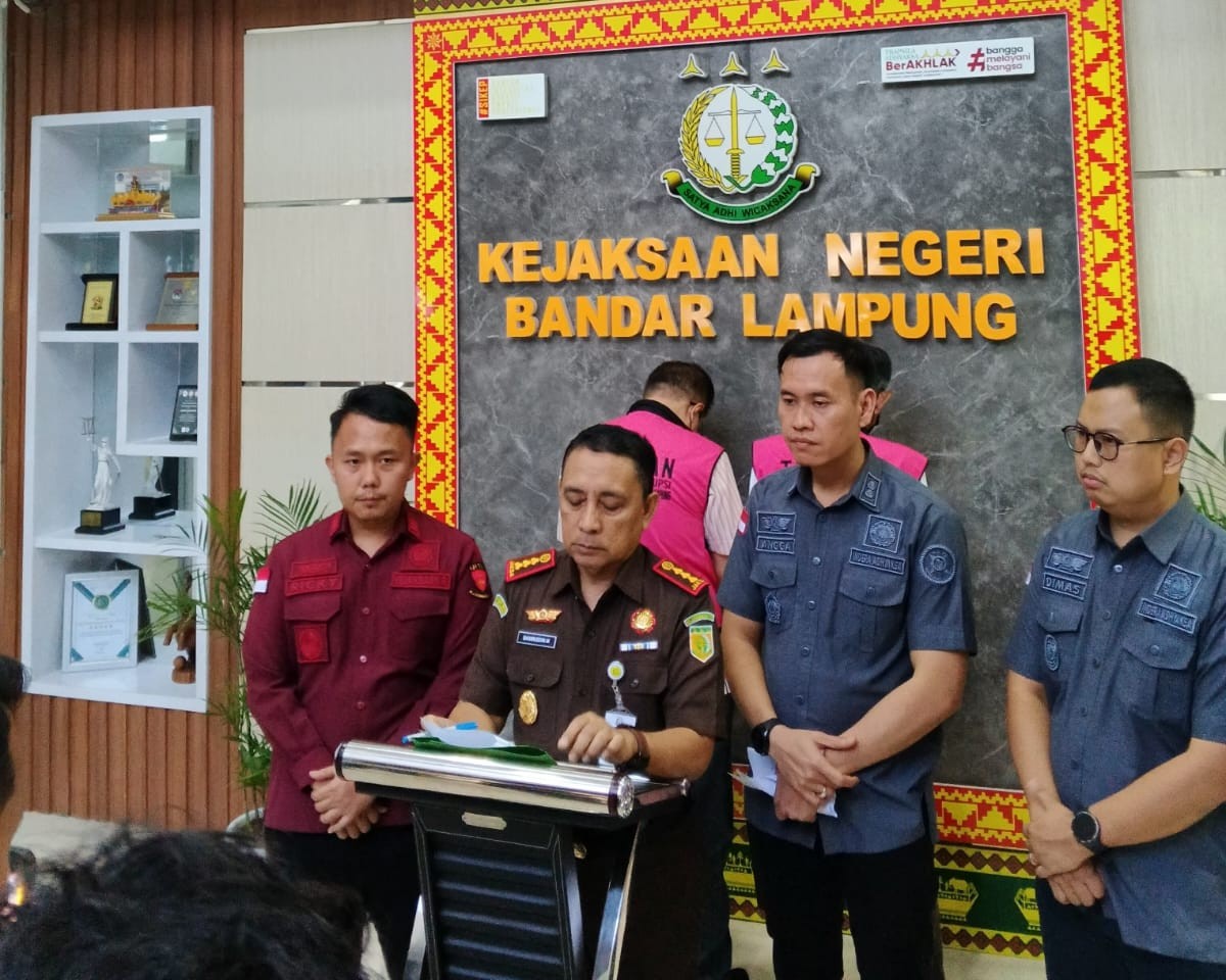 Dua Tersangka Kasus Korupsi Retribusi Pasar Gudang Lelang Ditahan Kejaksaan