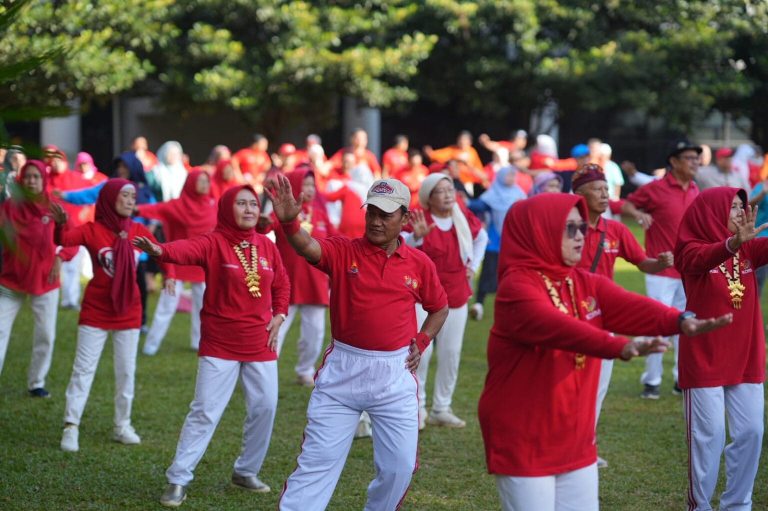 Rayakan HUT ke-60, Unila Ajak Pensiunan Hidup Sehat Lewat Senam BEP