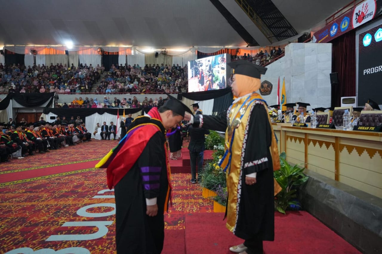 Unila Cetak 993 Lulusan Baru, Total Alumni Capai 142 Ribu Orang