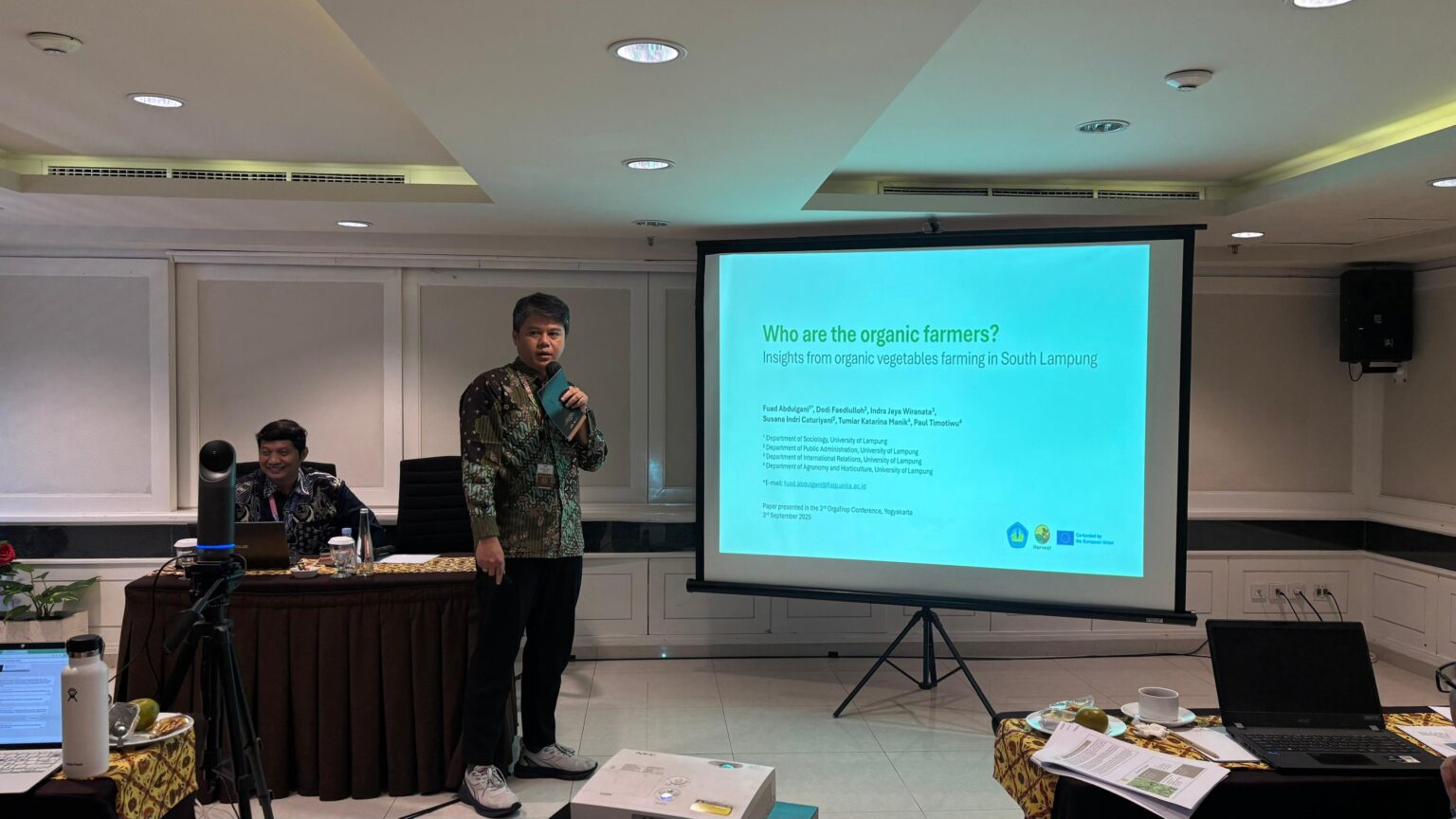 Peneliti Tim HARVEST Unila Presentasikan Studi Petani Organik di Konferensi Internasional Orgatrop UGM