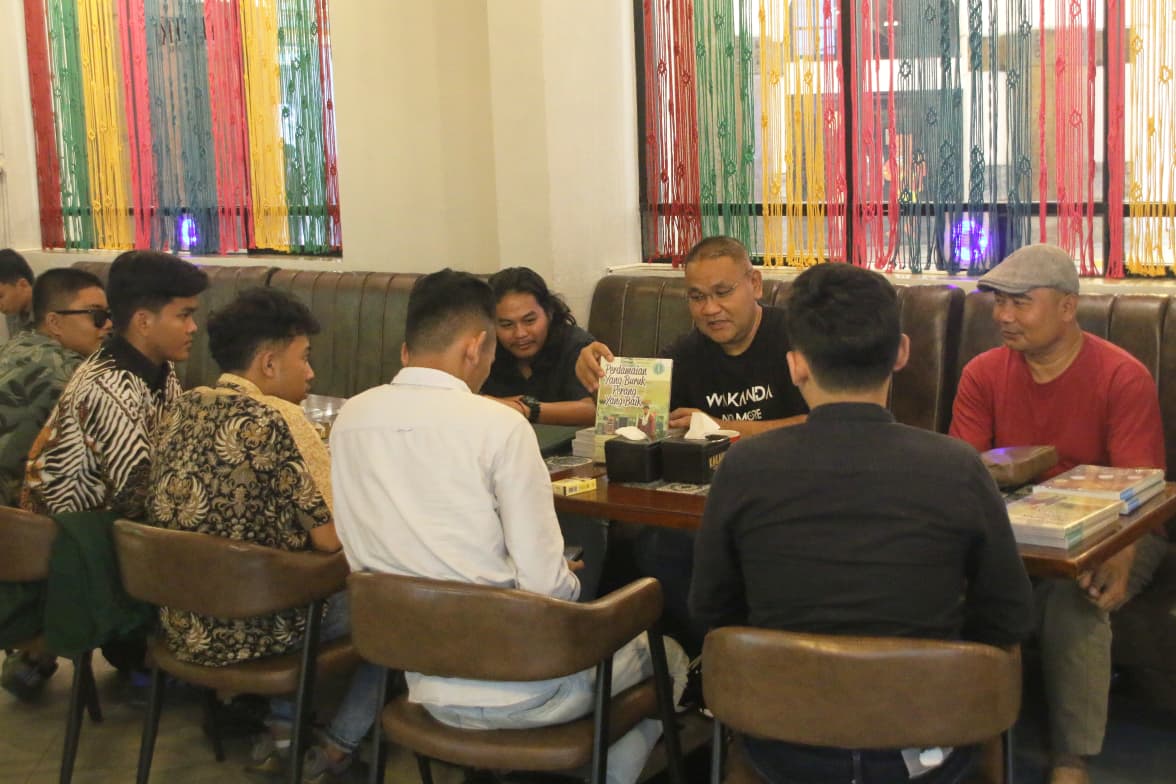 Selami Jurnalisme Global, Komunitas Titik Kumpul Literasi Gelar Meet and Greet Bersama Teguh Santosa