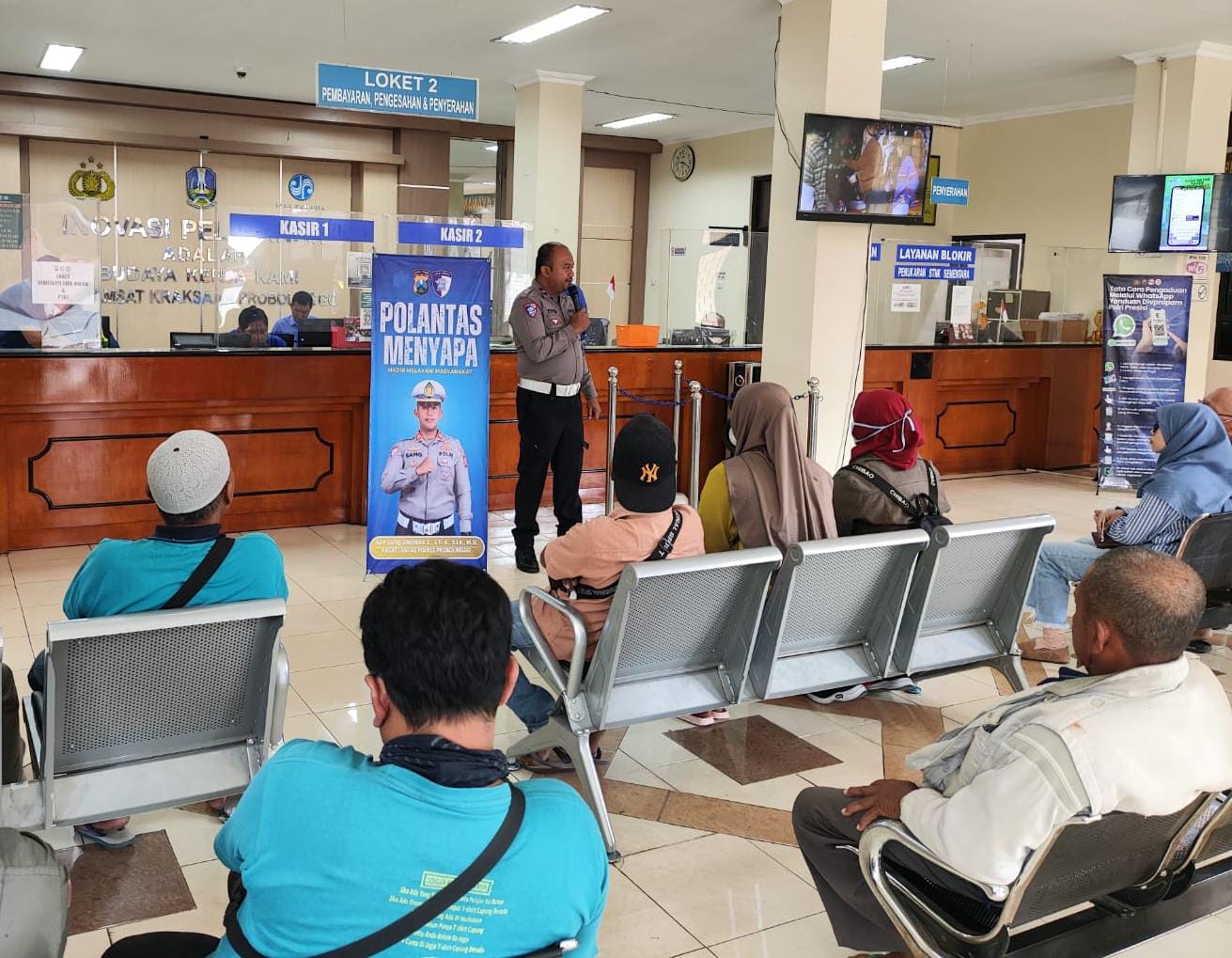 Satlantas Polres Probolinggo Gencarkan Program Polantas Menyapa