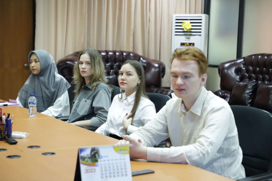 Kunjungan Mahasiswa RANEPA Rusia ke Universitas Lampung